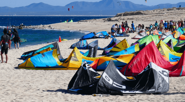 Early_mainstream_kiting_Tempest_photo_Mike_Godsey